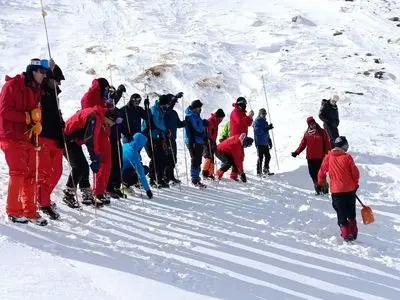 گروه های امدادی و کوهنوردان همچنان در جستجوی کوهنورد مفقودی در همدان