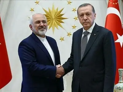 Zarif discusses regional issues with Turkish president