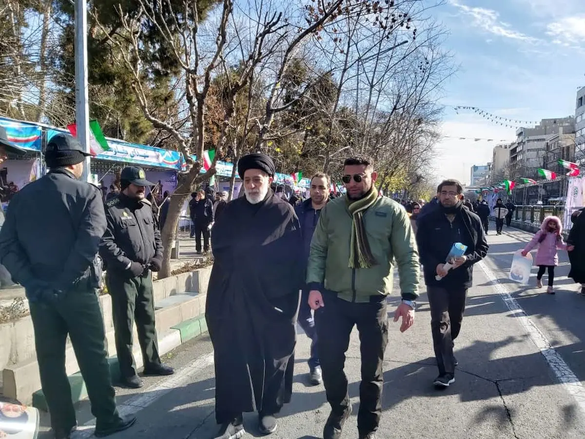 حضور هادی خامنه‌ای در راهپیمایی ۲۲ بهمن