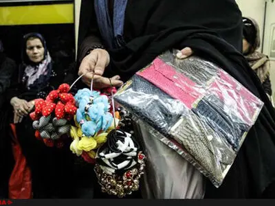 زنانِ دست‌فروشِ پایتخت چگونه روزگار می‌گذرانند