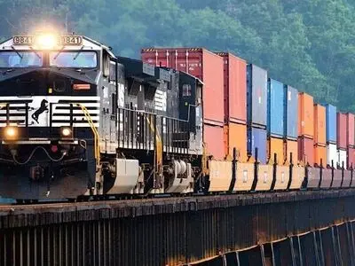 21 میلیون و 68 هزار تن بار از راه‌آهن اراک صادر شد / رشد 35 درصدی نسبت به سال گذشته 