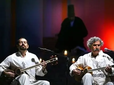 پورناظرى ها با گروه شمس به دولاویل پاریس مى‌روند