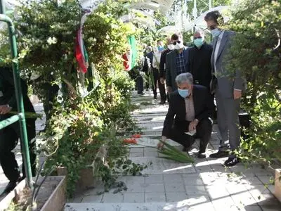 کارگران در سنگر اقتصادی تمامی تلاش خود را به کار گرفته‌اند