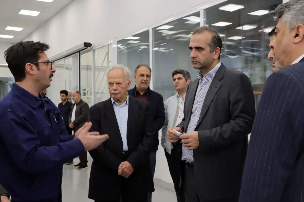 گفت‌وگوی میدانی مدیرعامل منطقه آزاد انزلی با تولیدکنندگان و سرمایه‌گذاران