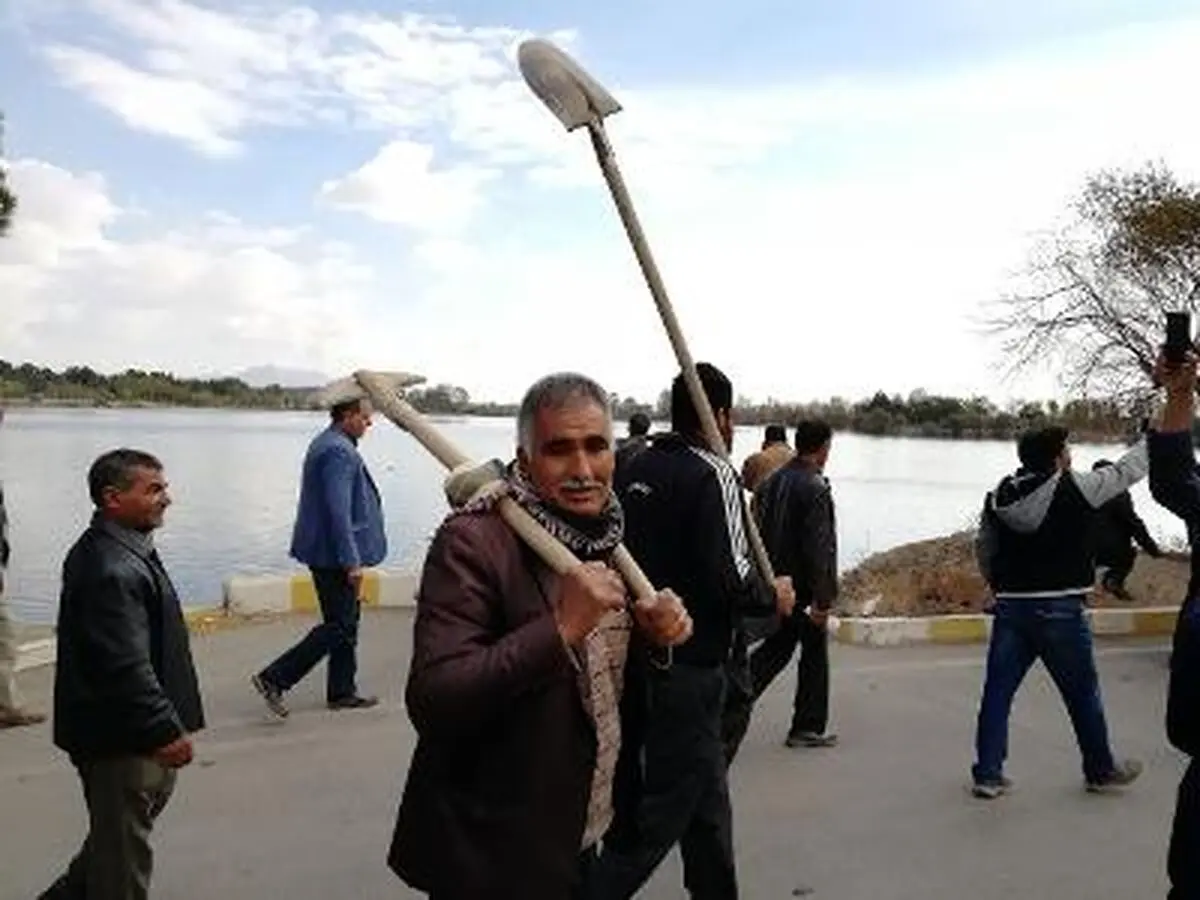 کشاورزان می‌خواهند صدای اعتراض خود را به گوش مسئولان برسانند/کمبود آب‌شرب تابستان با آب بی‌کیفیت چاه‌ها جبران شد+عکس