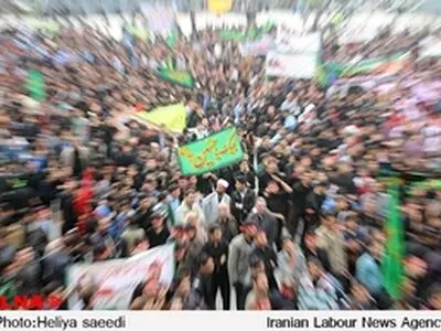 تجمع عاشورایی ۱۴ هزار دانش‌آموز در میدان امام حسین(ع)