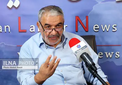 از تسخیر سفارت آمریکا همچنان دفاع می‌کنم/ اجازه بدهیم برای مذاکره یک تصمیم واحد در کشور گرفته شود