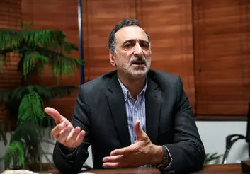 واعظی آشتیانی: فدارسیون در پرداخت دستمزد ویلموتس ناتوان است / باید همچنان به صعود تیم ملی امیدوار باشیم