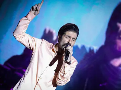 حمید هیراد با «خوشم میاد» به صحنه رفت