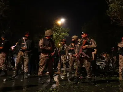 کشته شدن ۸ سرباز و ربوده شدن ۷ نیروی پلیس در دو حمله مسلحانه در پاکستان