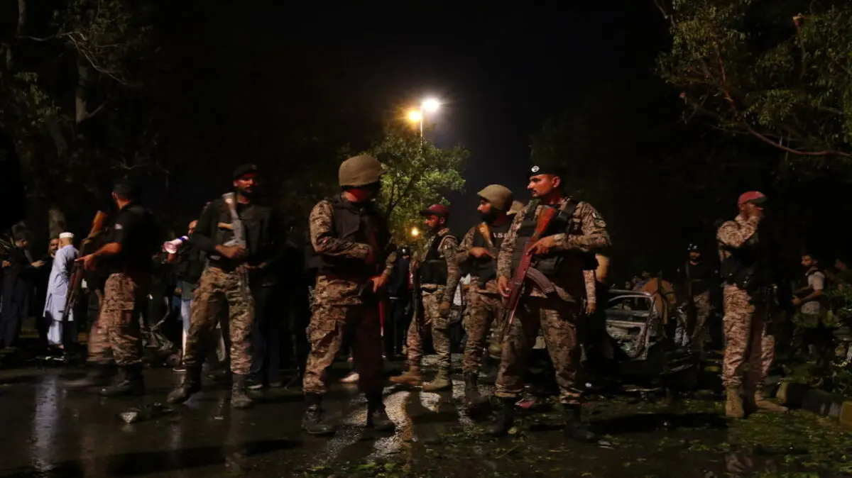 کشته شدن ۸ سرباز و ربوده شدن ۷ نیروی پلیس در دو حمله مسلحانه در پاکستان