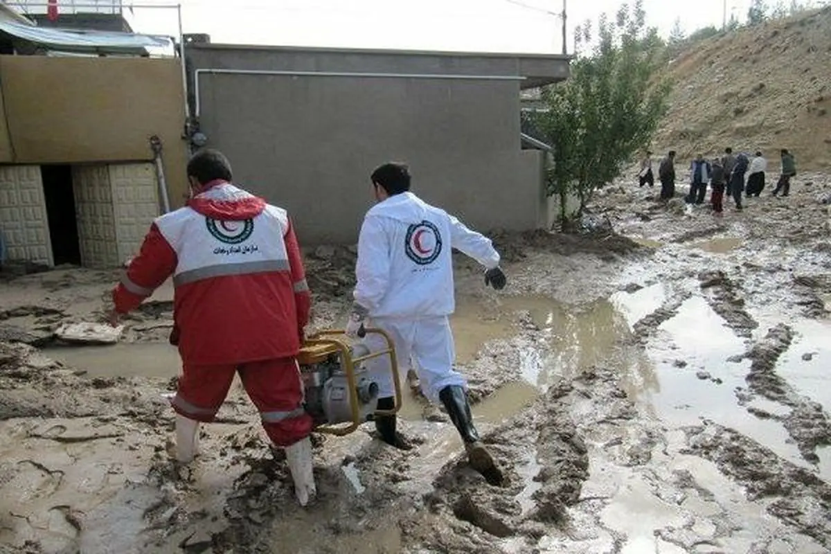 اعزام ۲ تیم عملیاتی هلال احمر به روستای سیل زده محمود آباد شهرستان ارومیه