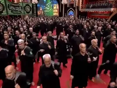 نظم حیرت‌انگیز و زنجیرزنی با شکوه یزدی‌ها در حسینیه معلی و همراهی حاج‌حسین سیب سرخی + فیلم