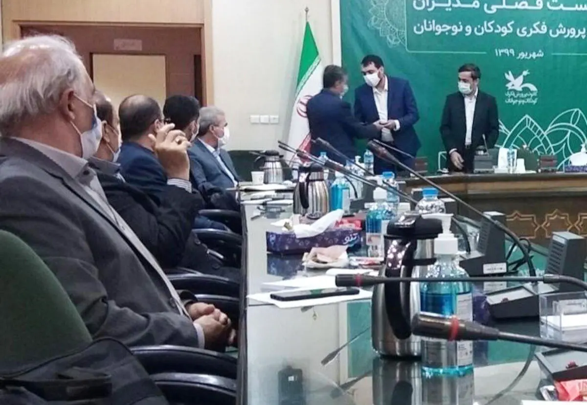 تجلیل از زعفر احدزاده مدیرکل کانون پرورش فکری استان اردبیل