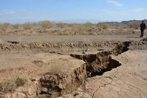 مرودشت سالانه ۳۰ سانتی‌متر نشست می‌کند/ جنوب شیراز و دشت کوار درگیر فرونشست