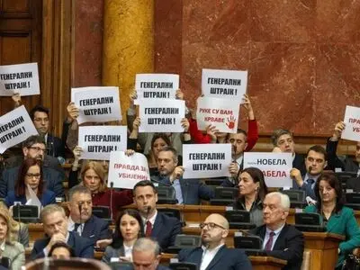 تنش در پارلمان صربستان با پرتاب بمب دودزا