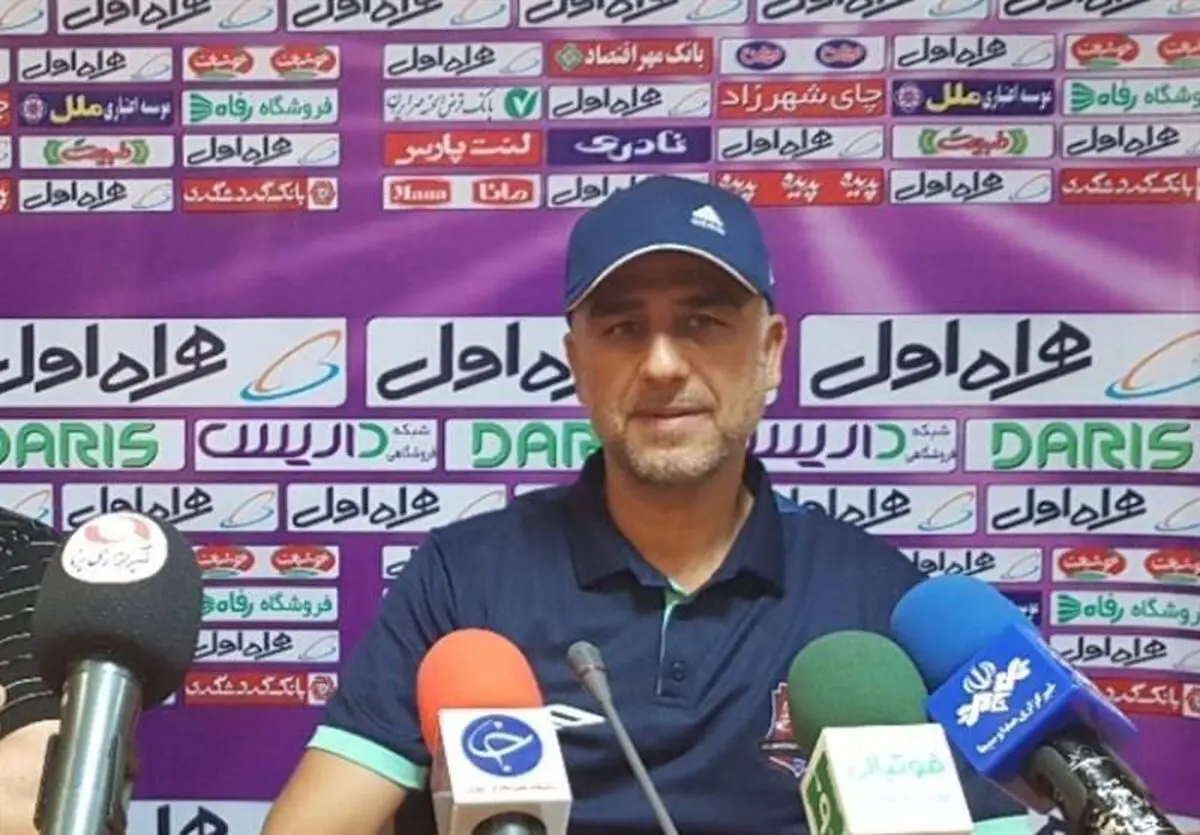 بادامکی: تیمی اینگونه به استقلال فشار نیاورده بود/ پزشک به مهاجری اجازه نشستن روی نیمکت نداد