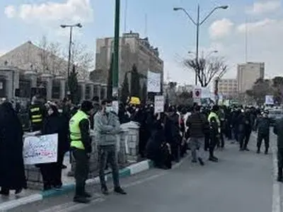 زد و خورد تجمع کنندگان حامی قانون حجاب و عفاف!/فیلم