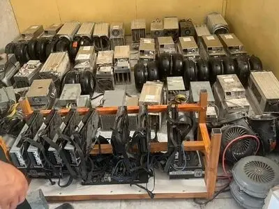 کشف‌ و‌ ضبط ۶۴ دستگاه غیرمجاز استخراج ارز دیجیتال در هرمزگان 