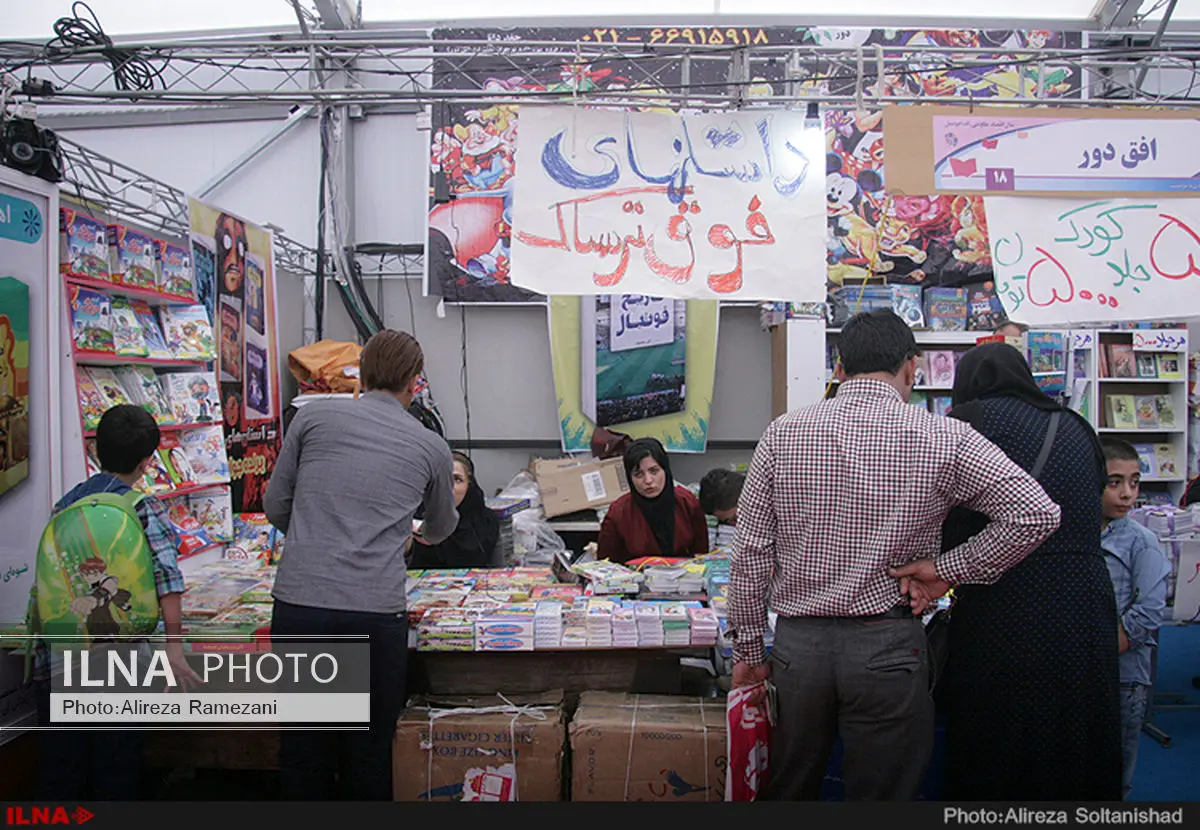 وزارت ارشاد از غرفه‌های کوچک بیشتر کتاب می‌خرد