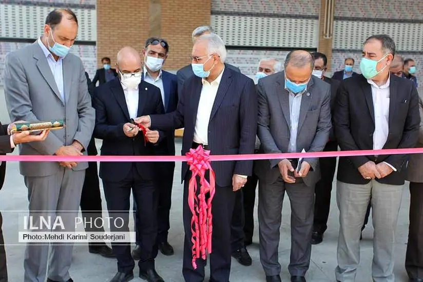 افتتاح نیروگاه انرژی خورشیدی و تالار 25 میدان میوه و تره بار اصفهان