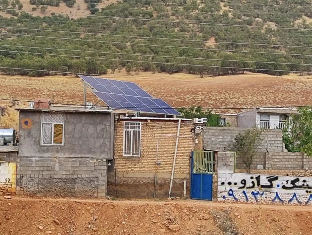  ۱۷ نیروگاه خورشیدی ۵ کیلوواتی در شهرستان فلارد به بهره برداری رسید 