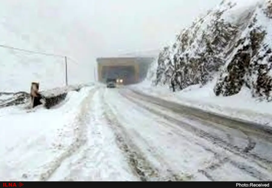 بارش برف و باران در اغلب جاده‌های کشور/ مسدودشدن 3 محور به علت ریزش پل