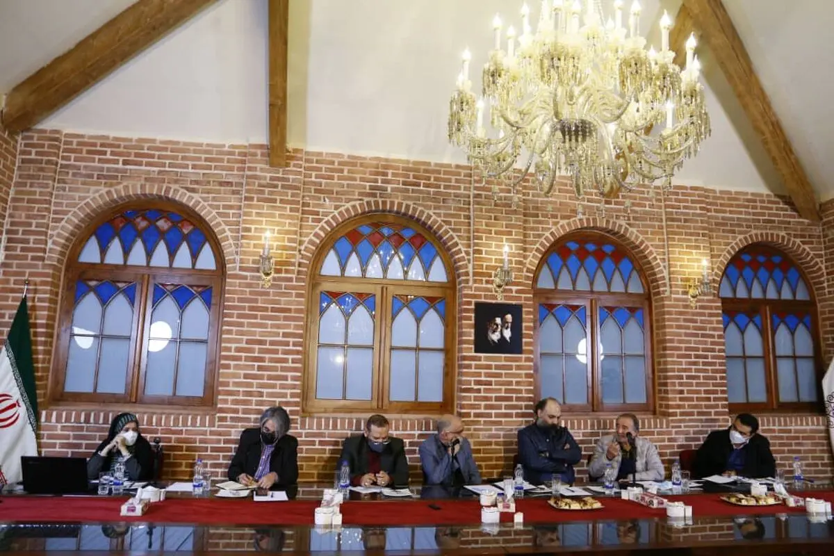 نشست تاثیرات جشنواره فیلم فجر بر اقتصاد سینمای ایران برگزار شد/ لزوم تغییر رویکرد در اقتصاد سنتی سینما 
