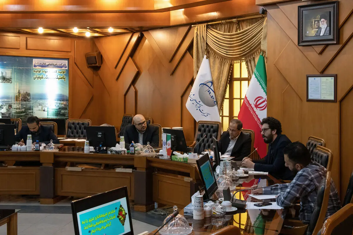نشست  مدیران روابط عمومی گروه توسعه ملی و پتروشیمی شازند در اراک