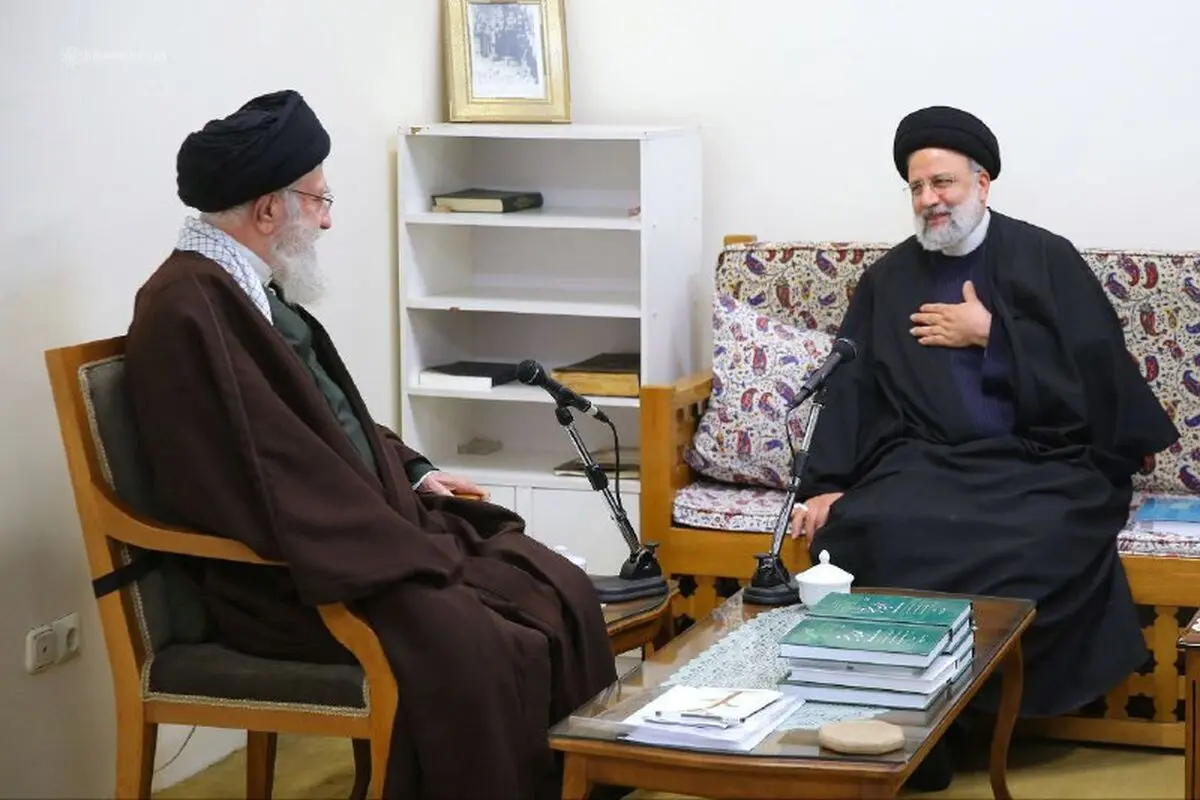 برگزاری مراسم بزرگداشت رئیس جمهور شهید و همراهانش از سوی رهبر انقلاب 

