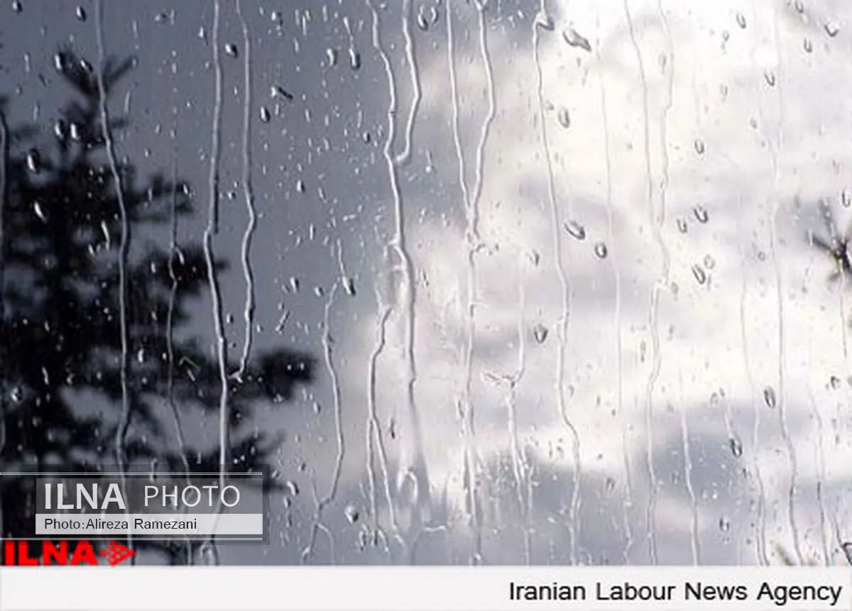 بارش باران در محورهای مواصلاتی 2 استان کشور