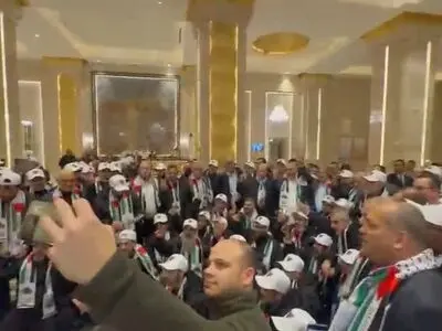 ورود اسیران آزاد شده فلسطینی به قاهره + فیلم