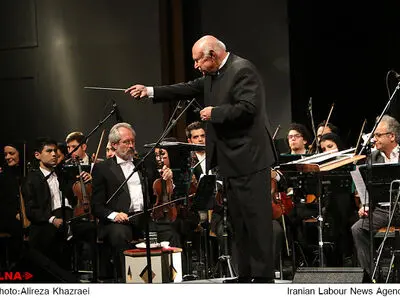 بازگشایی ارکستر ملی با ضرب و شتم عکاسان 