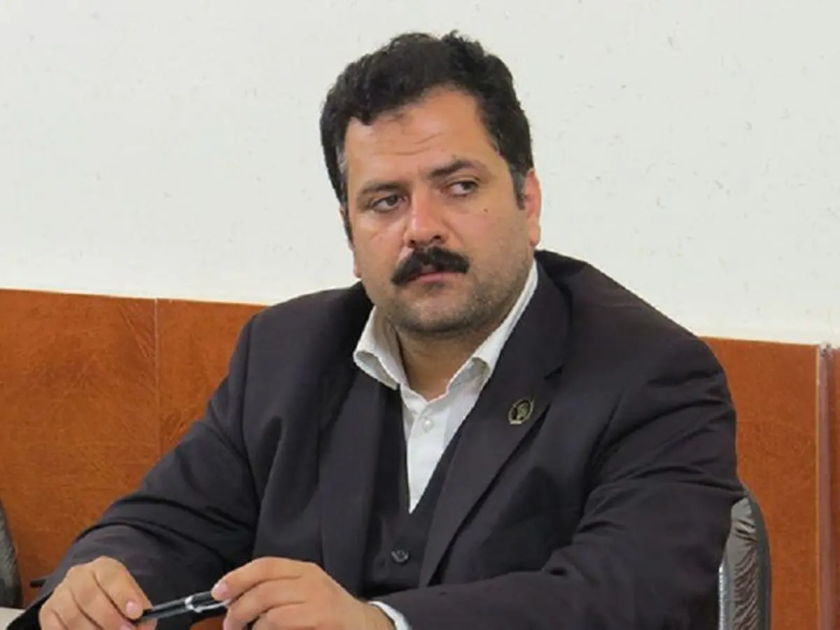 مسکن مهر خسارت فراوانی به کارگران ساختمانی زد/ گسترش نقش کارگران در مراکز تصمیم گیری اقتصادی و اجتماعی کشور 