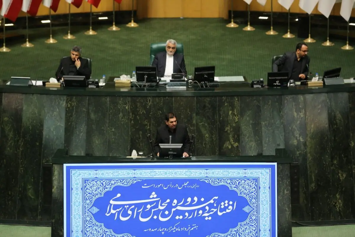 مشکل‌گشای تمام مسائل ما در سال‌های اخیر حضور مردم و تدبیر رهبری بوده و هست
