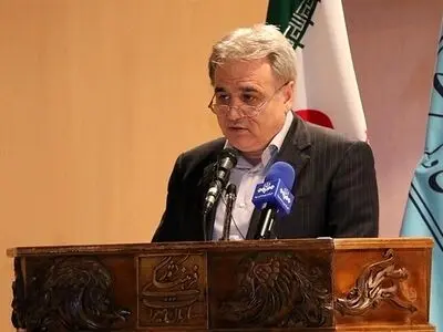 وزارت صنعت می‌خواهد برنامه‌های گردشگری را از شمول قانون صنفی خارج کند/صنعت گردشگری محکوم به پرداخت مالیات‌های هنگفت است/سفرای ما اصلاً دغدغه گردشگری ندارند 