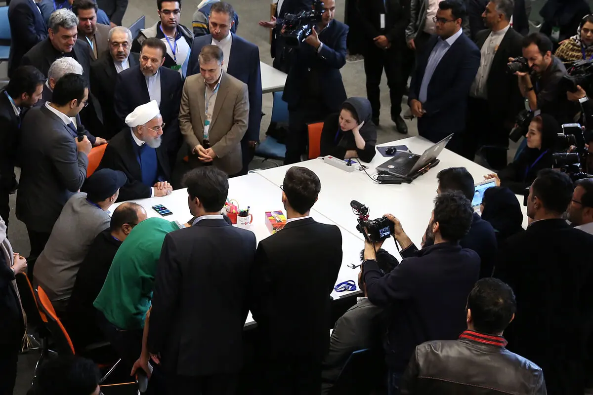 گفت‌وگوی صمیمی رئیس‌جمهور با جوانان فعال استارتاپی / بازدید از کارخانه نوآوری آزادی
