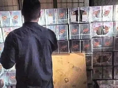 کشف و ضبط حدود ۱۰۰۰ حلب روغن جامد قاچاق در خرم‌آباد