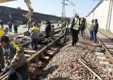 ایمنی خطوط ریلی را در طول بحران حفظ کرده ایم/ امنیت شغلی نداریم