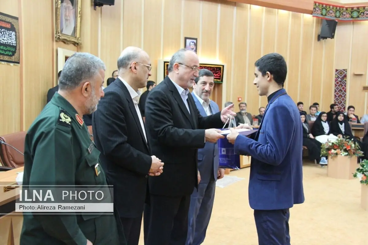 دو گفتمان سیاسی اعتدال و اقتدار در حفظ عزت کشور 