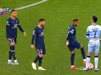 ویدئو: آغوش رونالدو برای مسی، امباپه و نیمار در تونل ورزشگاه