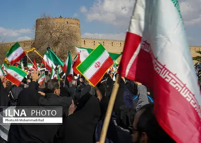 بیعت مردم شیراز با رهبرجدیدانقلاب اسلامی