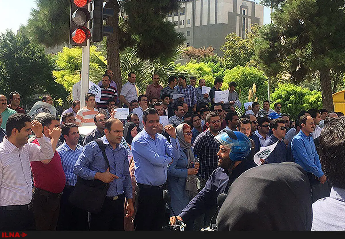 تجمع روز گذشتهٔ کارگزاران بیمه کشاورزی/ کارگزاران: حجمی کار می‌کنیم؛ میانگین درآمدمان ۳۵۰ هزارتومان است