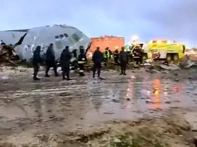 سقوط هواپیمای حامل اسکناس در بولیوی با چندین کشته و زخمی + فیلم