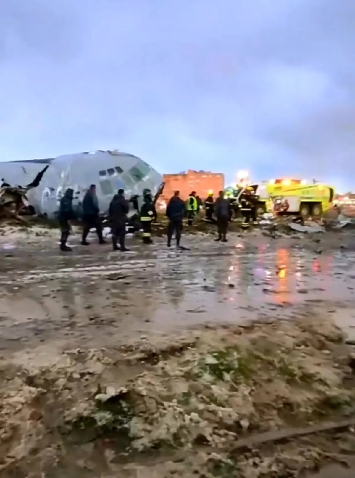 سقوط هواپیمای حامل اسکناس در بولیوی با چندین کشته و زخمی + فیلم