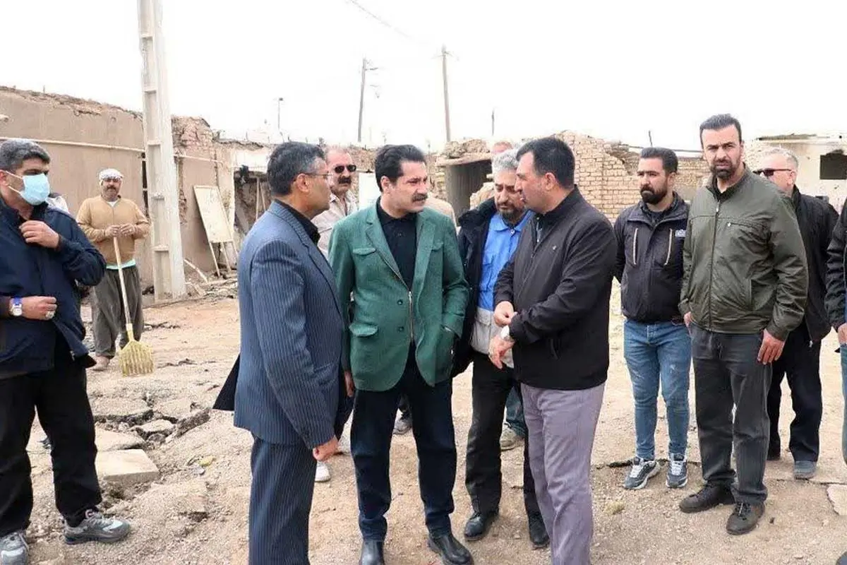 معاون رئیس جمهور از روستای آسیب دیده بوئین زهرا بازدید کرد