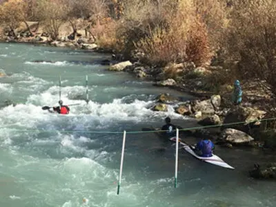 تیم ملی اسلالوم بانوان و اسلالوم آقایان رده سنی جوانان به آب می‌زنند
