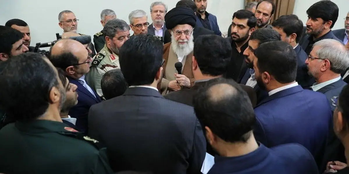 دیدار رئیس و مسئولان سازمان پدافند غیرعامل کشور با رهبر معظم انقلاب/ حضور مدیرعامل منطقه ویژه اقتصادی پتروشیمی در این دیدار