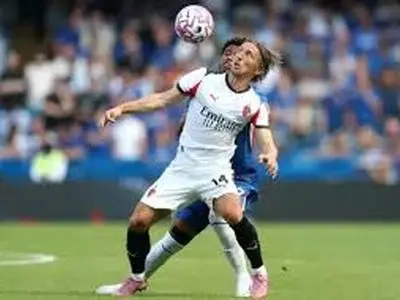 ویدئو: جایزه برترین بازیکن زمین در چنگ مودریچ