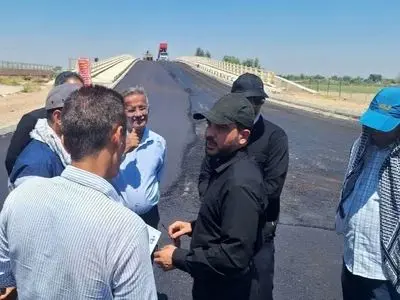 آغاز عملیات آسفالت پل عنافچه؛ تردد ایمن اهالی دهستان عنافچه محقق می‌شود